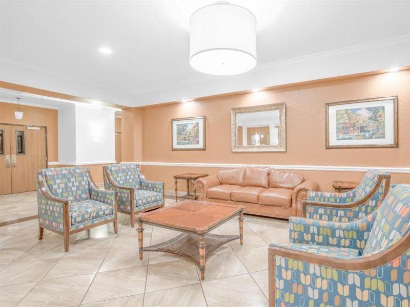 Baymont By Wyndham Pearsall Exterior foto